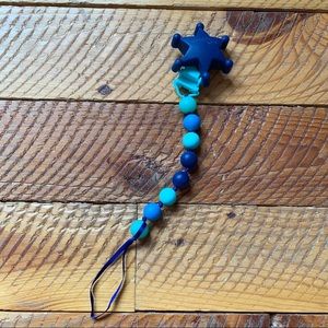 Chewbeads Pacifier Clip 100% Silicone Sherif Star